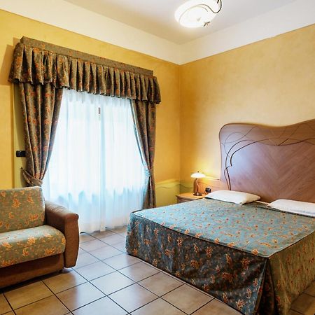 Residence Liberty Parma Bagian luar foto