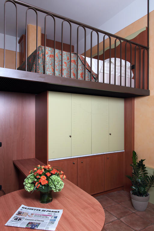 Residence Liberty Parma Bagian luar foto