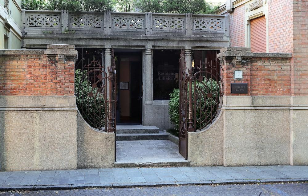Residence Liberty Parma Bagian luar foto