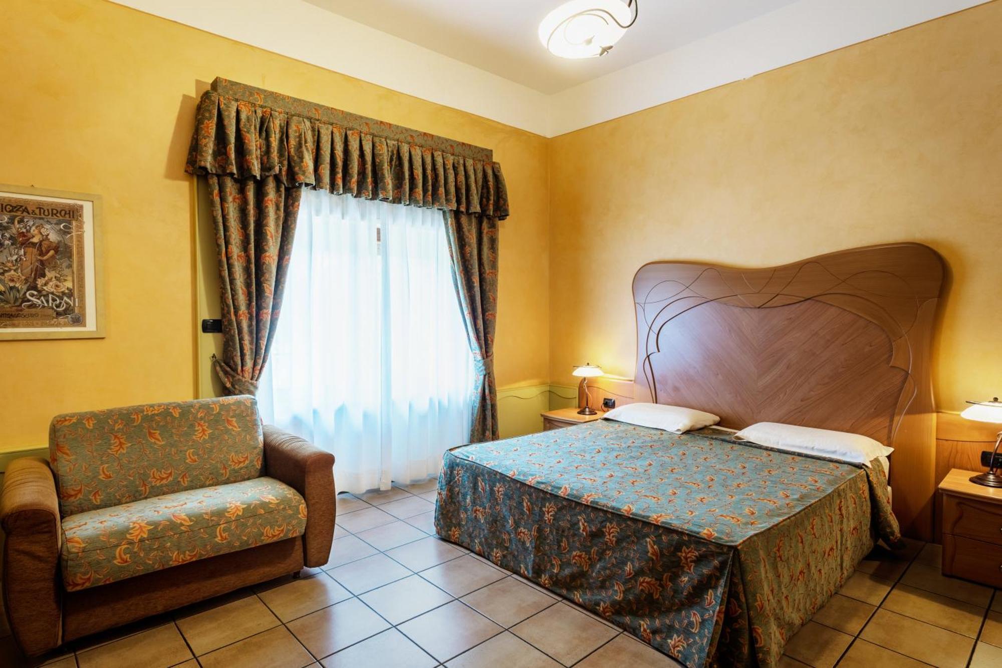 Residence Liberty Parma Bagian luar foto