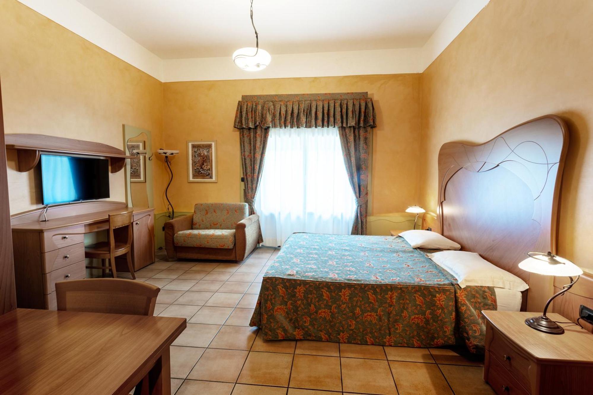 Residence Liberty Parma Bagian luar foto