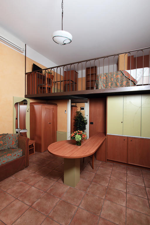 Residence Liberty Parma Bagian luar foto
