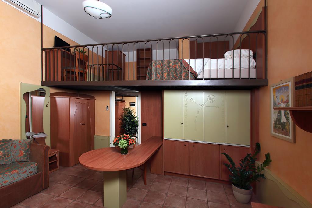 Residence Liberty Parma Bagian luar foto