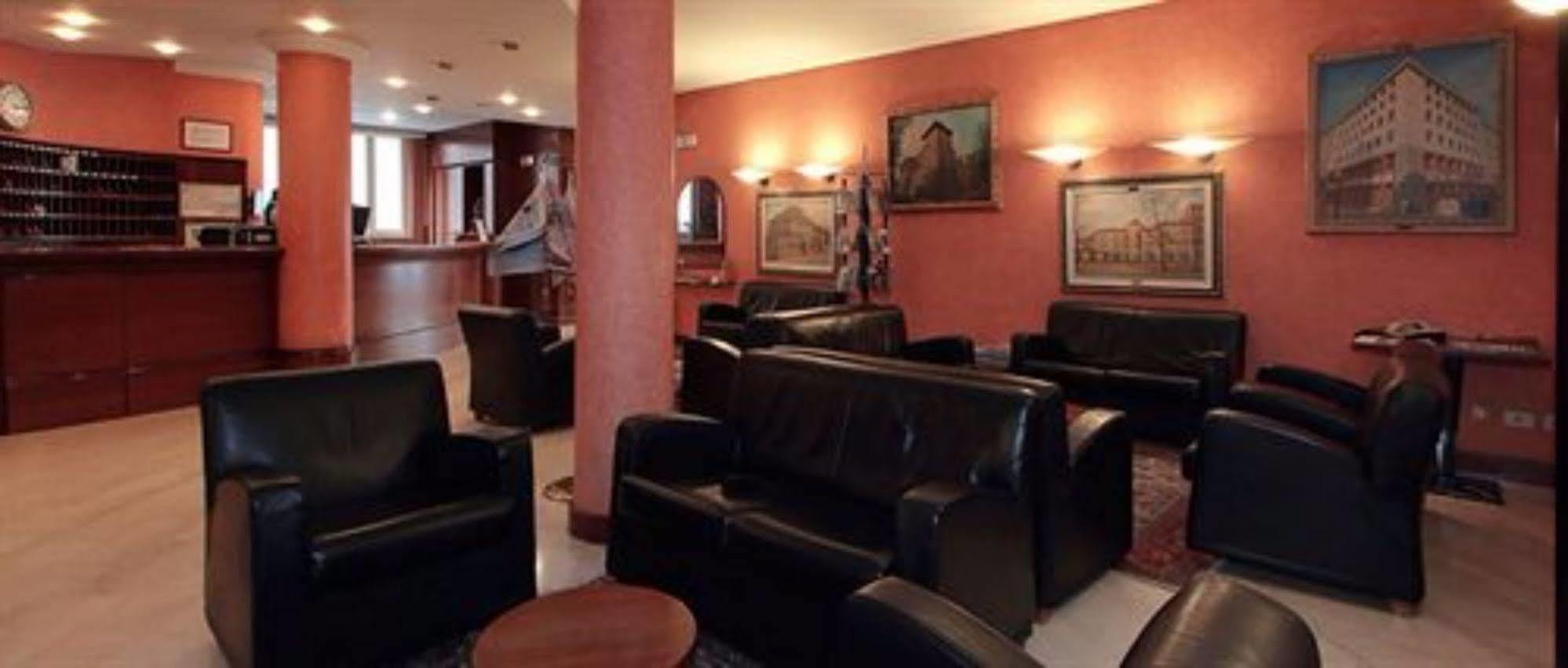 Residence Liberty Parma Bagian luar foto