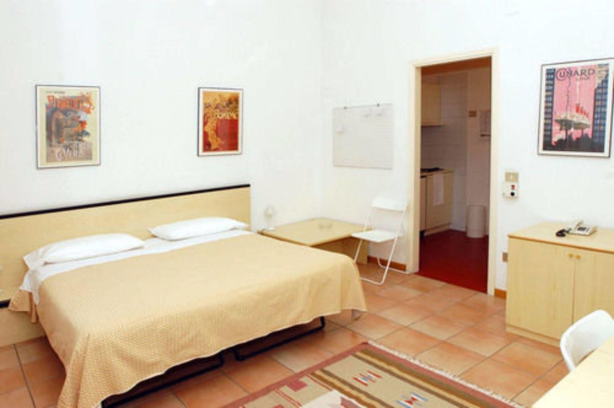 Residence Liberty Parma Bagian luar foto