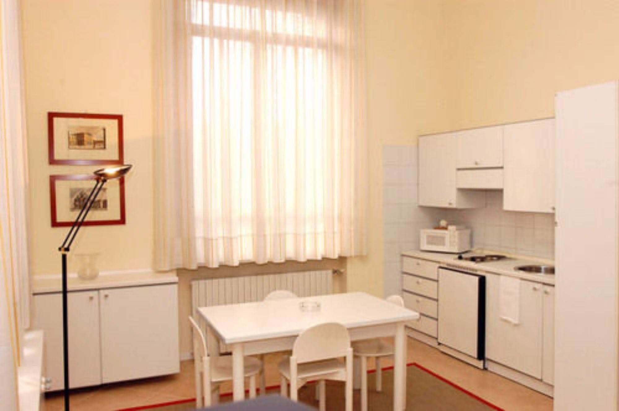 Residence Liberty Parma Bagian luar foto