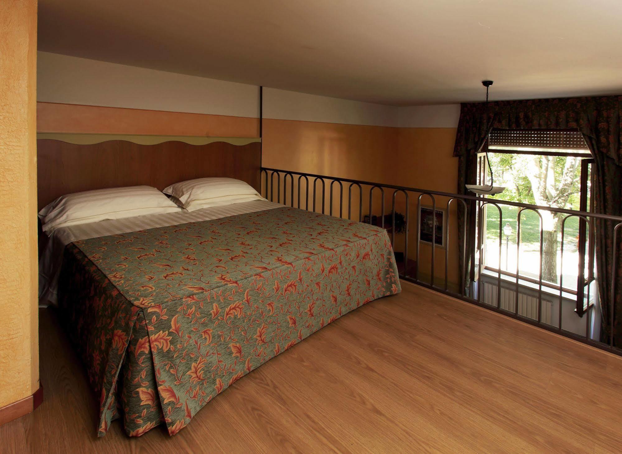 Residence Liberty Parma Bagian luar foto