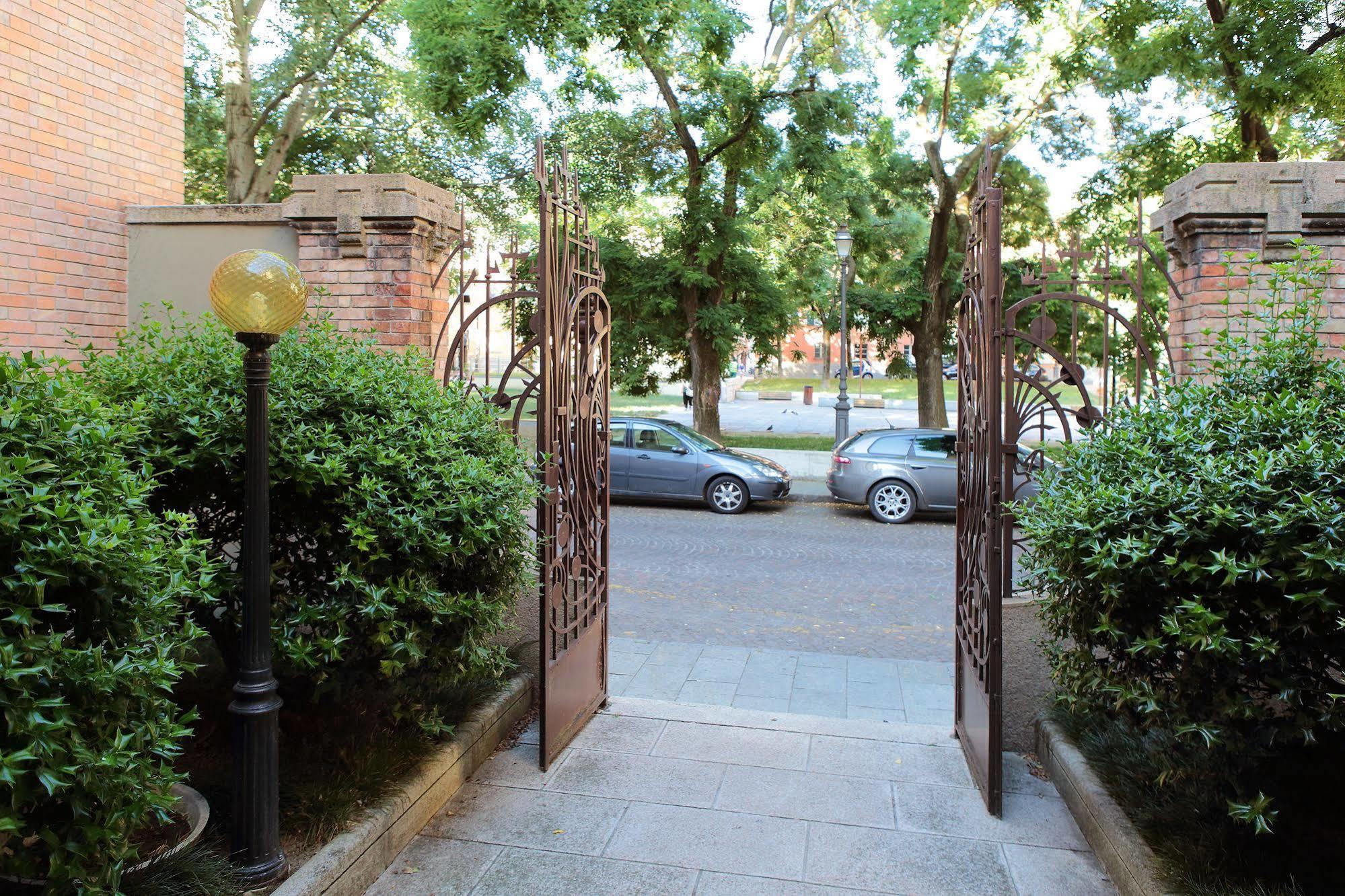 Residence Liberty Parma Bagian luar foto