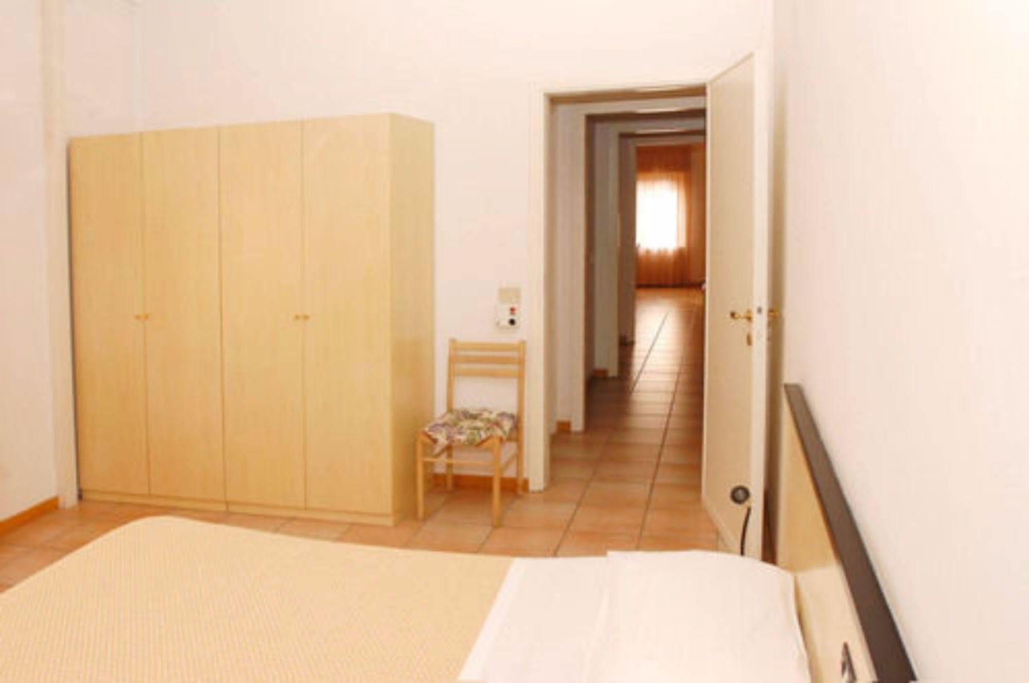 Residence Liberty Parma Bagian luar foto