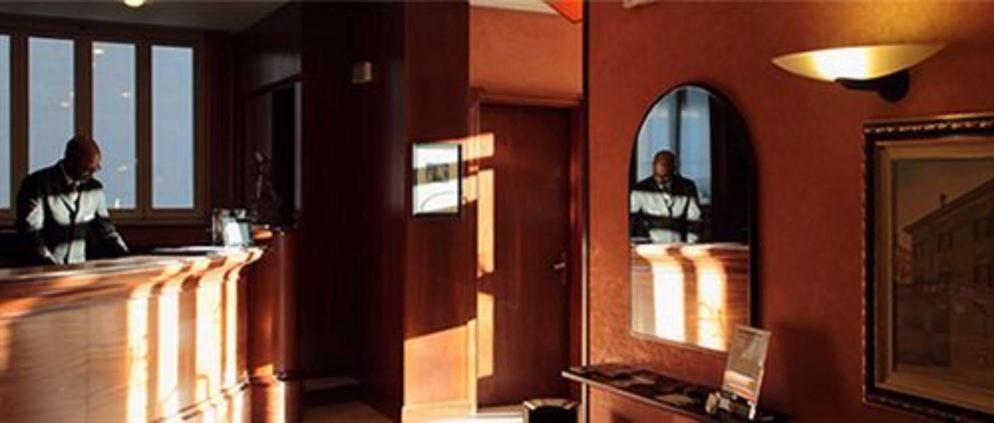 Residence Liberty Parma Bagian luar foto