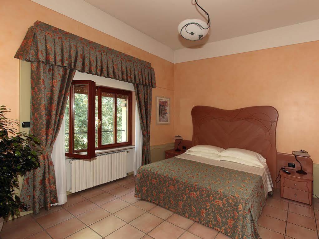 Residence Liberty Parma Bagian luar foto